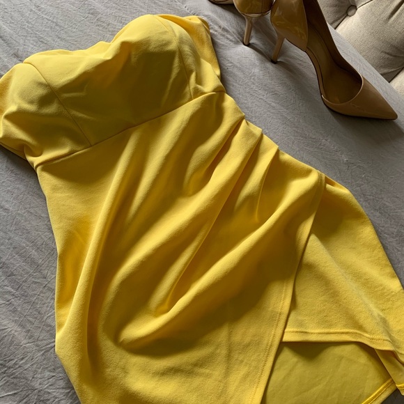 Yellow Dress - Picture 2 of 3